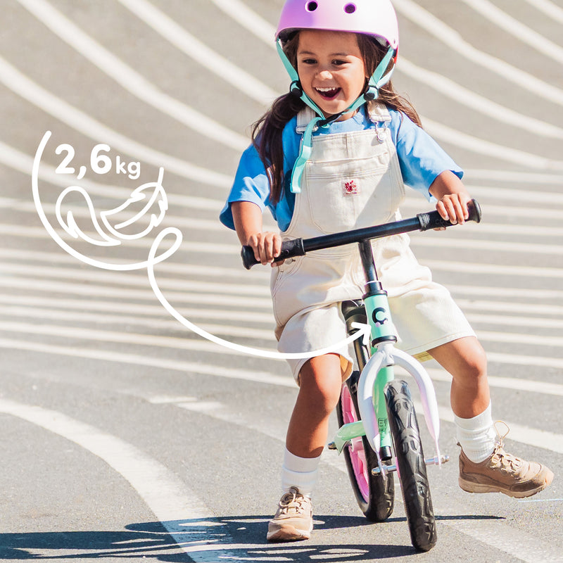 Lightweight to ride and carry – weighs only 2.6 kg!