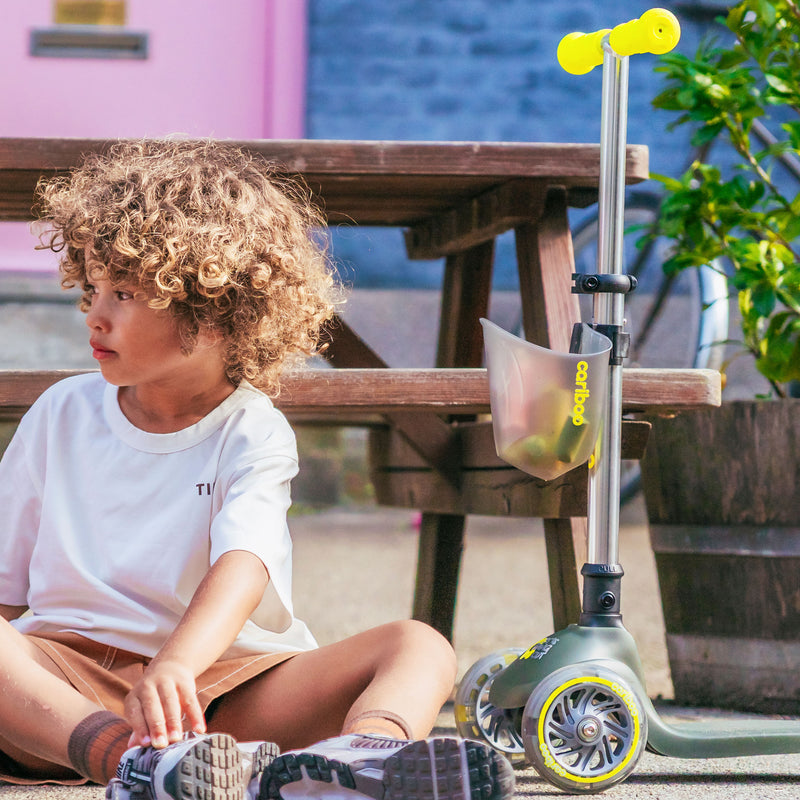 Includes a detachable basket for the handlebar.